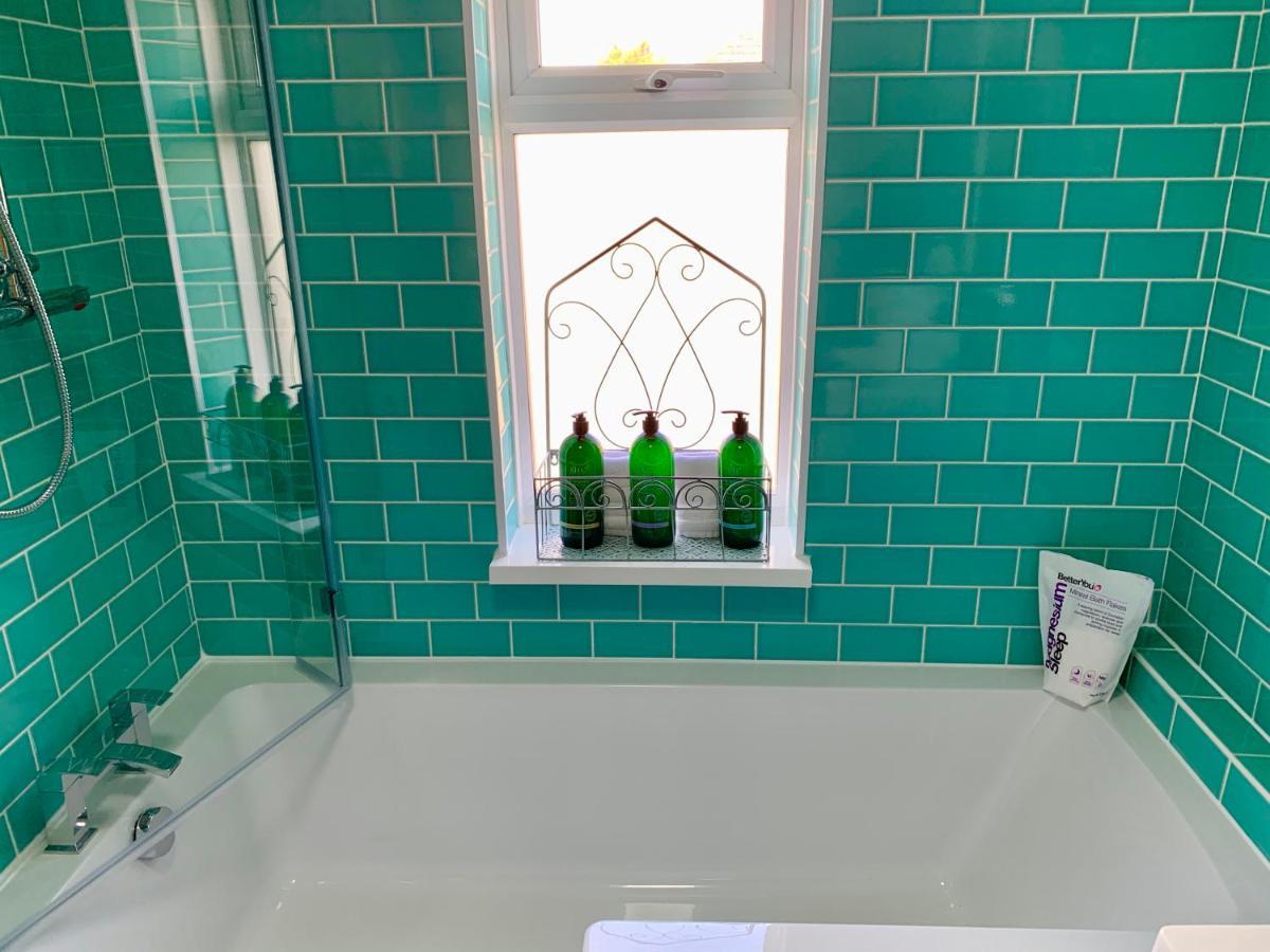 Sw Bed & Breakfast Swindon Ngoại thất bức ảnh