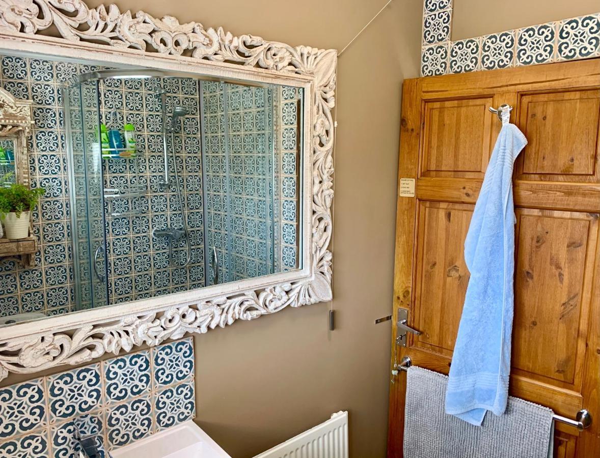 Sw Bed & Breakfast Swindon Ngoại thất bức ảnh