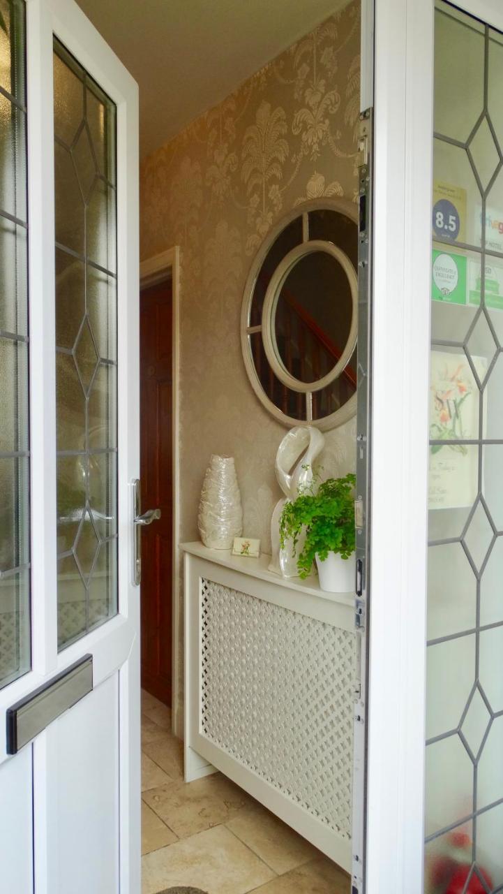 Sw Bed & Breakfast Swindon Ngoại thất bức ảnh